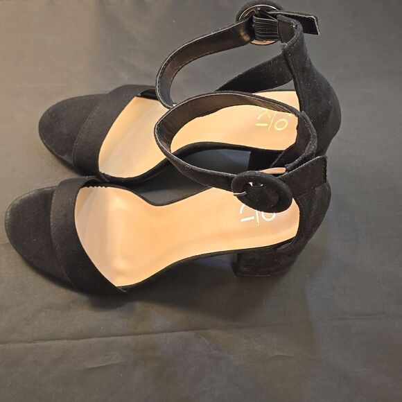 BRAND NEW YOKI BLOCK HEELED WOMEN'S OPEN TOE FAUX SUEDE SANDAL - Picture 7 of 16